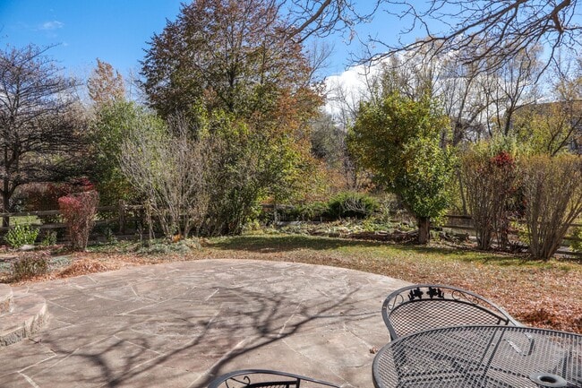 Building Photo - Big, Beautiful, and Bike-Path-Adjacent!
