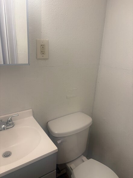 bathroom - 121 S High St