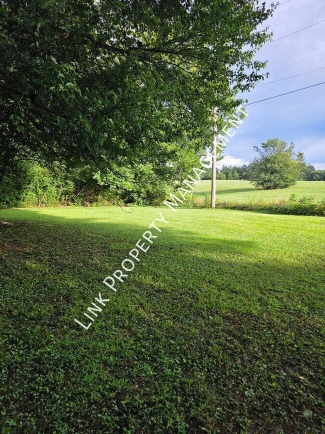 Building Photo - Don't Miss this 3BR/2BA Home with Large Detached Garage & Huge Backyard and Deck
