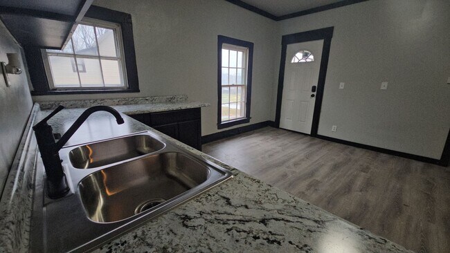 Building Photo - 118-118.5-1185 Wood St