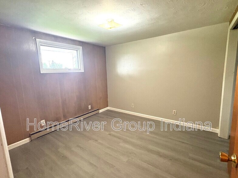 Building Photo - 122 Maple Ln