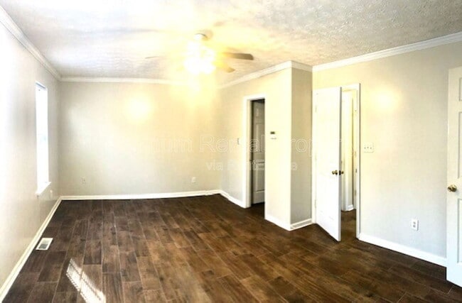 Building Photo - 6574 Meadow Green Cir