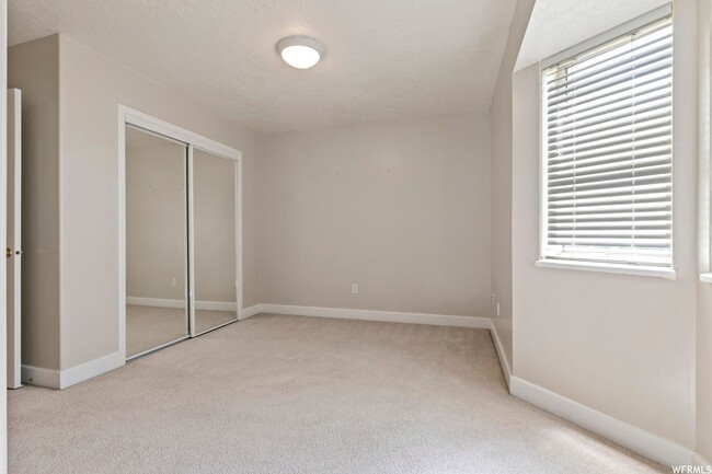 Building Photo - Huge Jordan Canal Rd Home on Half Acre Pro...