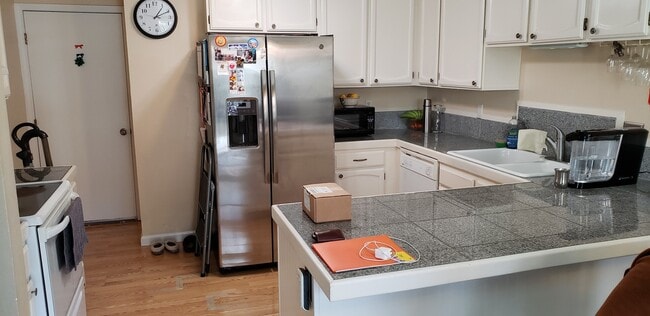 Building Photo - Excellent 3 Bed/2.5 Bath Mountain Shadows Town-home / Water Included, Co-Signor OK, Pets Considered