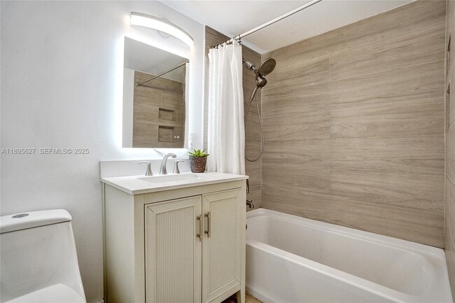 Building Photo - 924 SE 2nd St