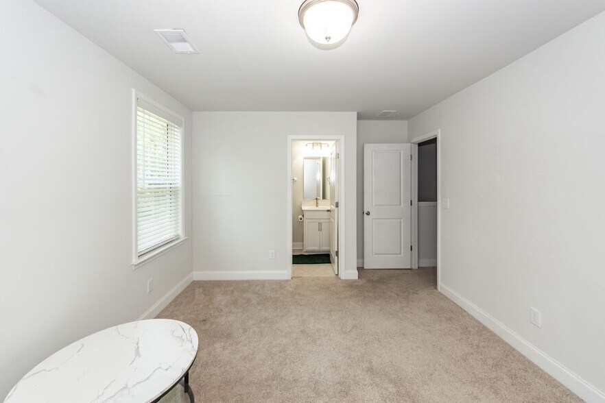 Building Photo - 531 Green Fern Dr