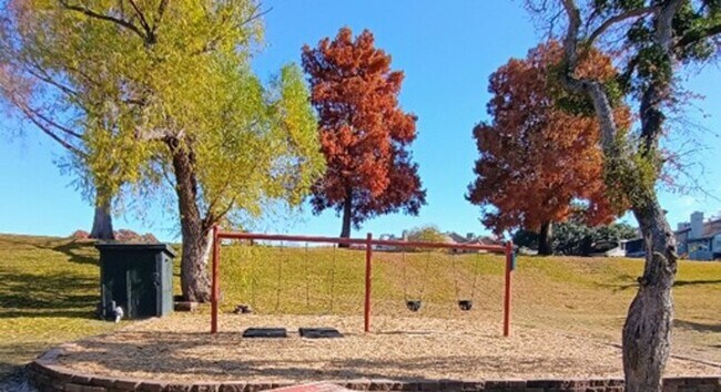 Building Photo - 2986 Buttonwood Dr