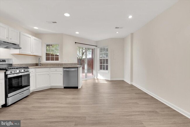 Building Photo - 43539 Kiplington Square