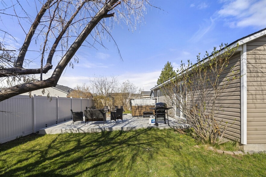 Building Photo - 11163 Silver River Loop