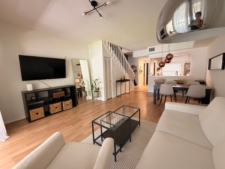 Building Photo - 1018 Woodshire Ln