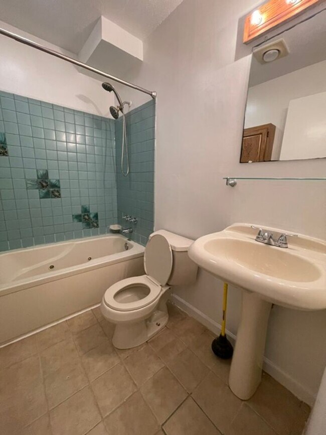 Building Photo - 806 Flagler Dr
