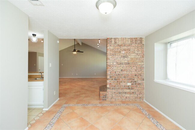 Building Photo - 2823 Allyson Ln