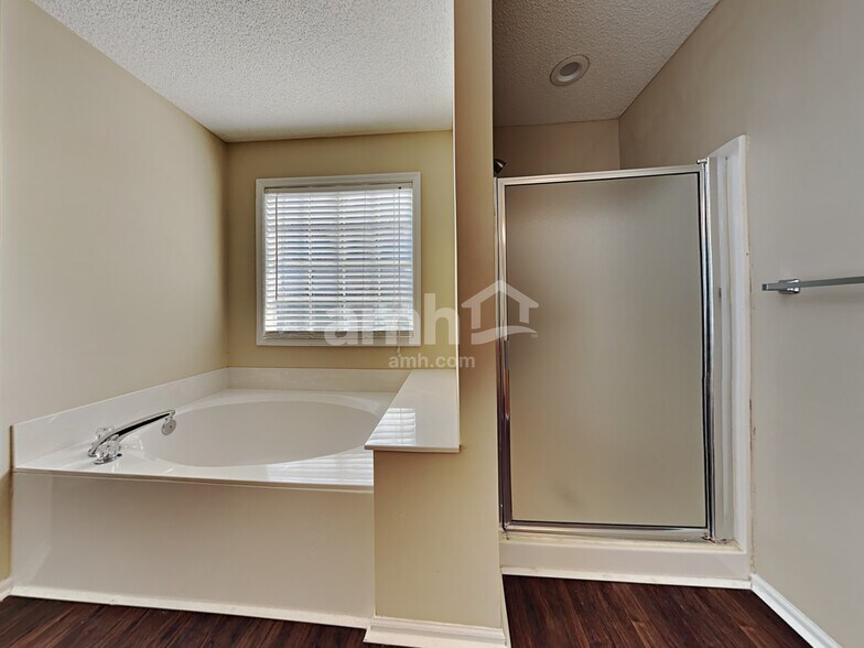 Building Photo - 110 Holbrook Ln