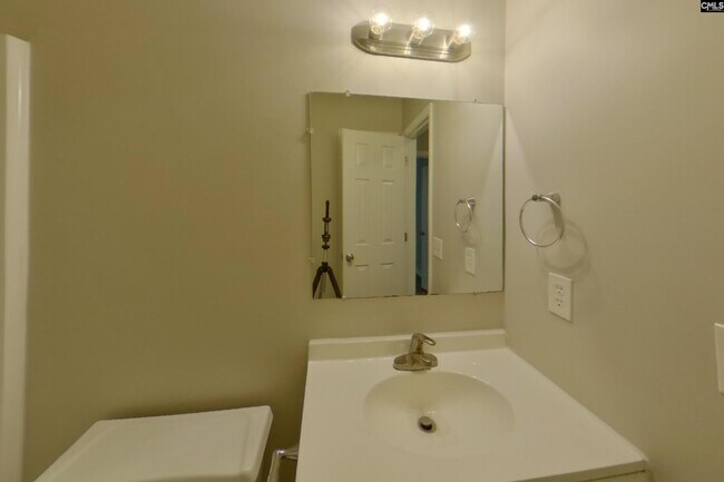 Building Photo - 216 Netherland Dr