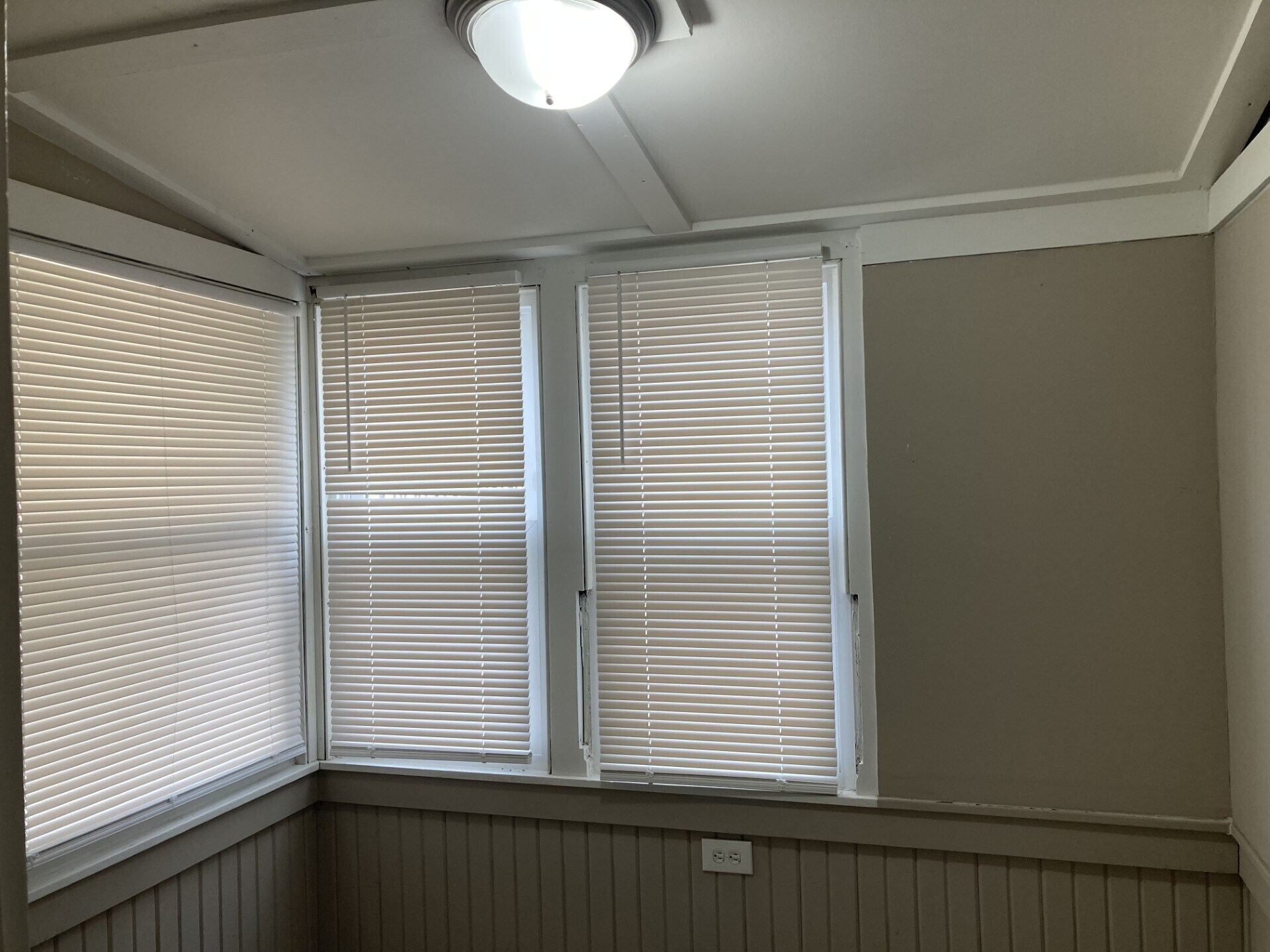 3 seasons room - 5614 Gatesworth Ave
