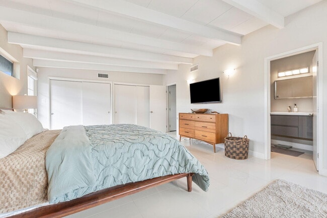 Building Photo - 73409 Little Bend Trail