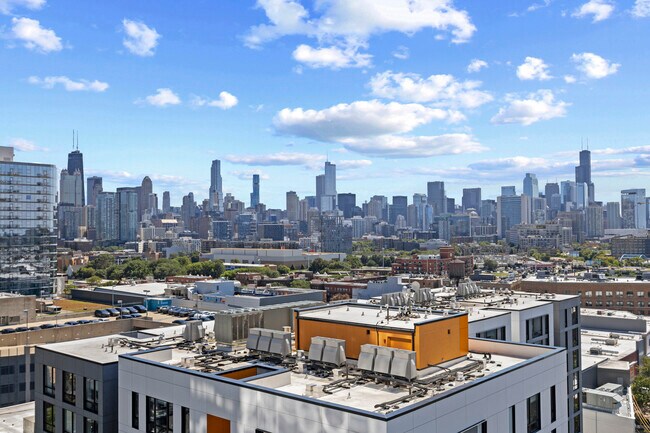 Building Photo - 860 W Blackhawk St