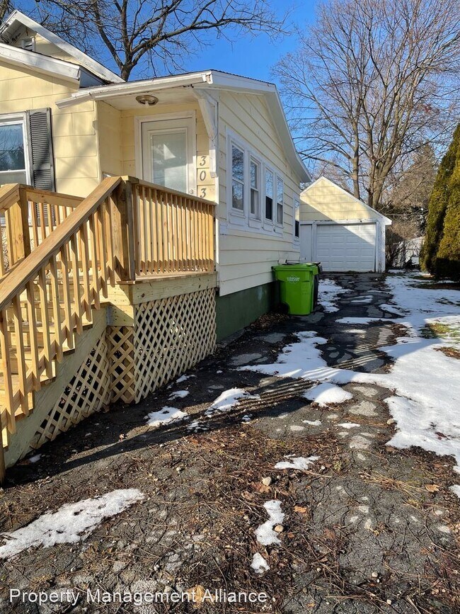 Building Photo - 3 br, 1 bath House - 303 Melrose Drive