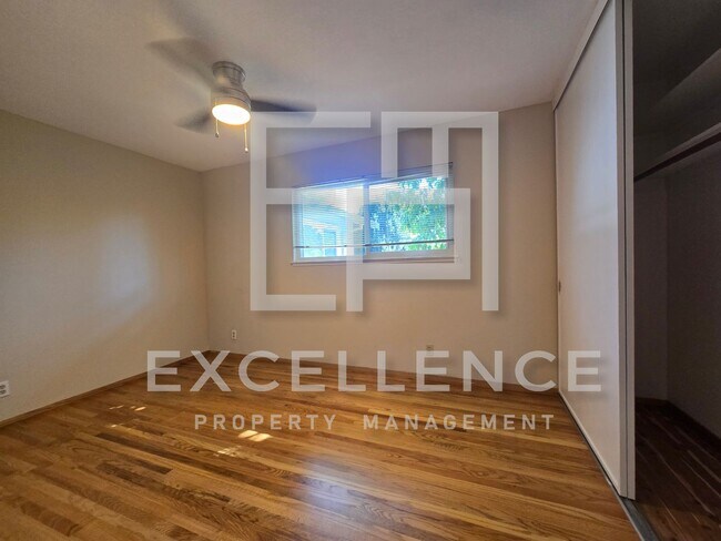 Building Photo - 3087SF 2 Story 5/2.5 House - Community Cab...