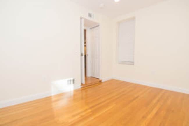 Building Photo - This is a steal for a 3 bed 2 bath in BROOKLINE!!!