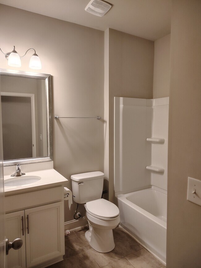Building Photo - 28563 Paseo Rd