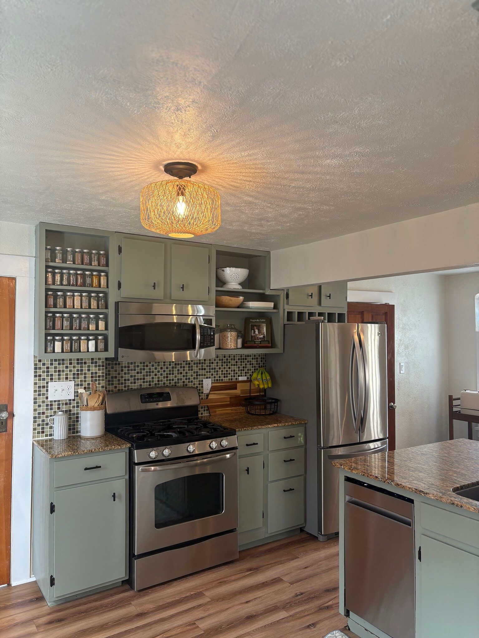 Building Photo - 1016 E Highland Pl