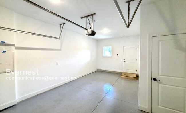 Building Photo - 117 E 20th St