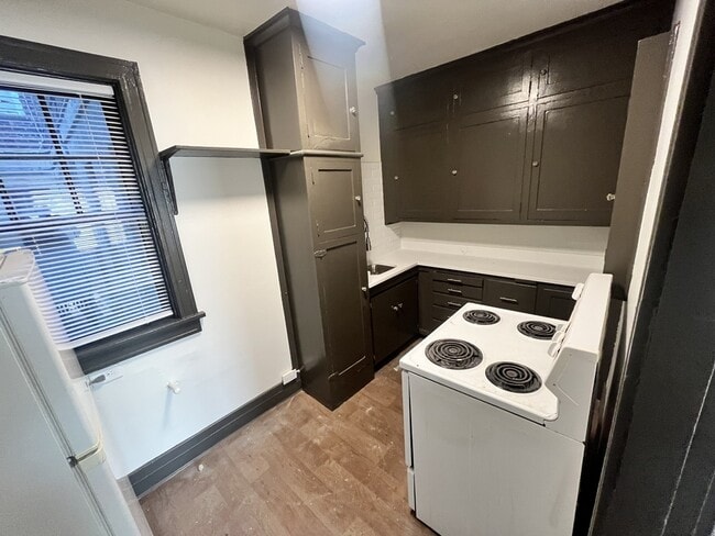 Building Photo - 16 N Broadway St