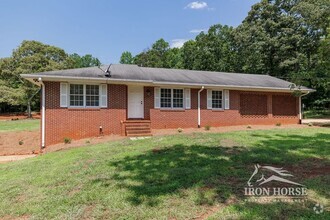 Building Photo - 1022 GA-330
