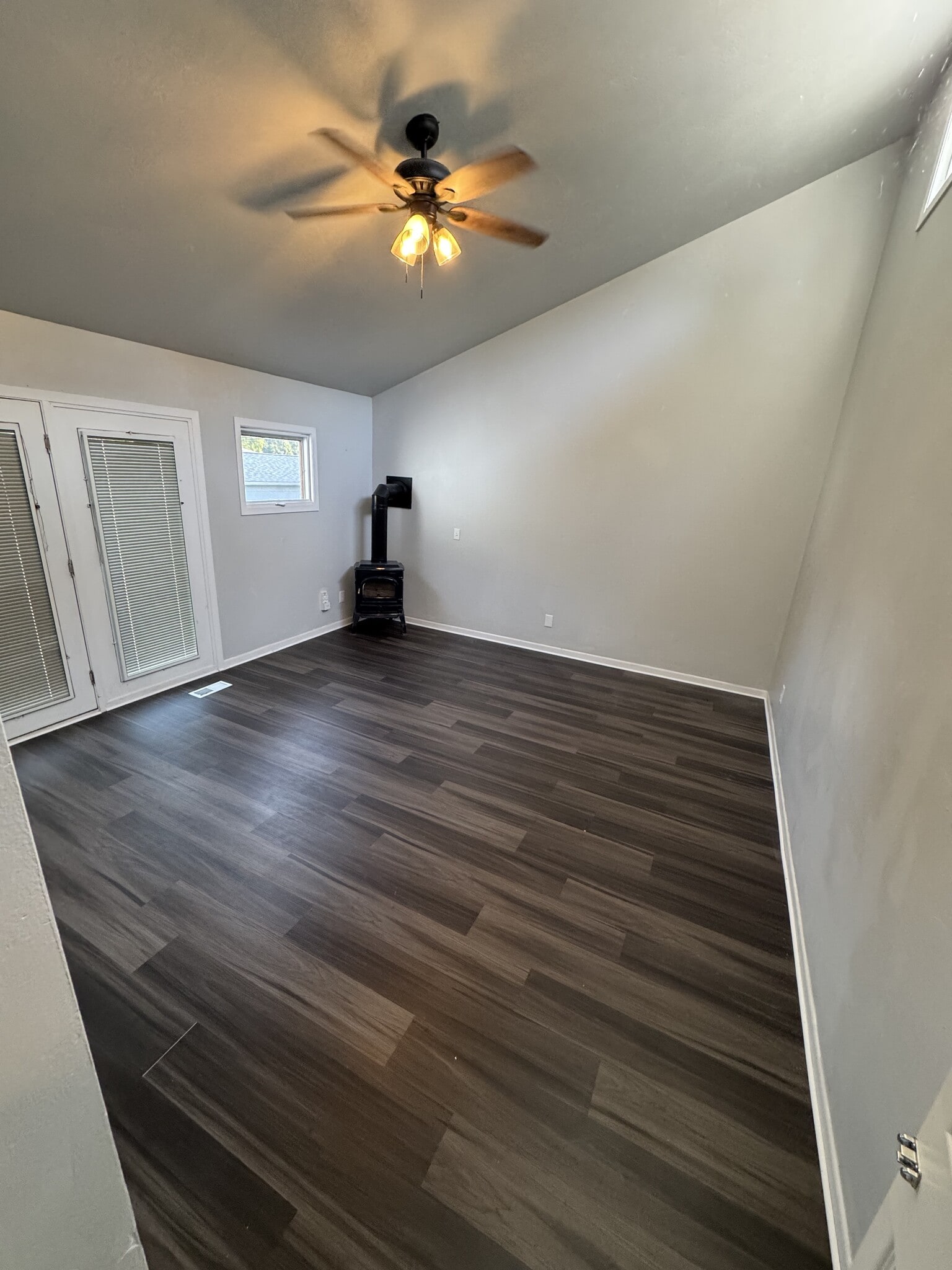 family room / den - 2605 Cedar St