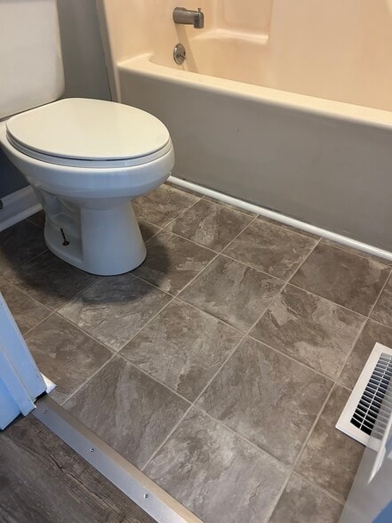 Building Photo - 308 Rose Dr