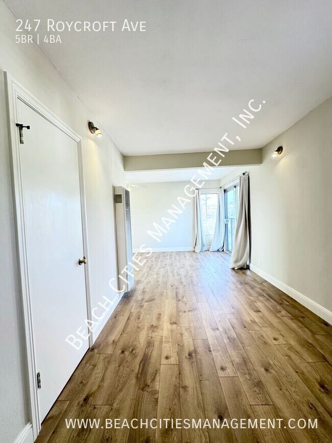 Building Photo - 247 Roycroft Ave