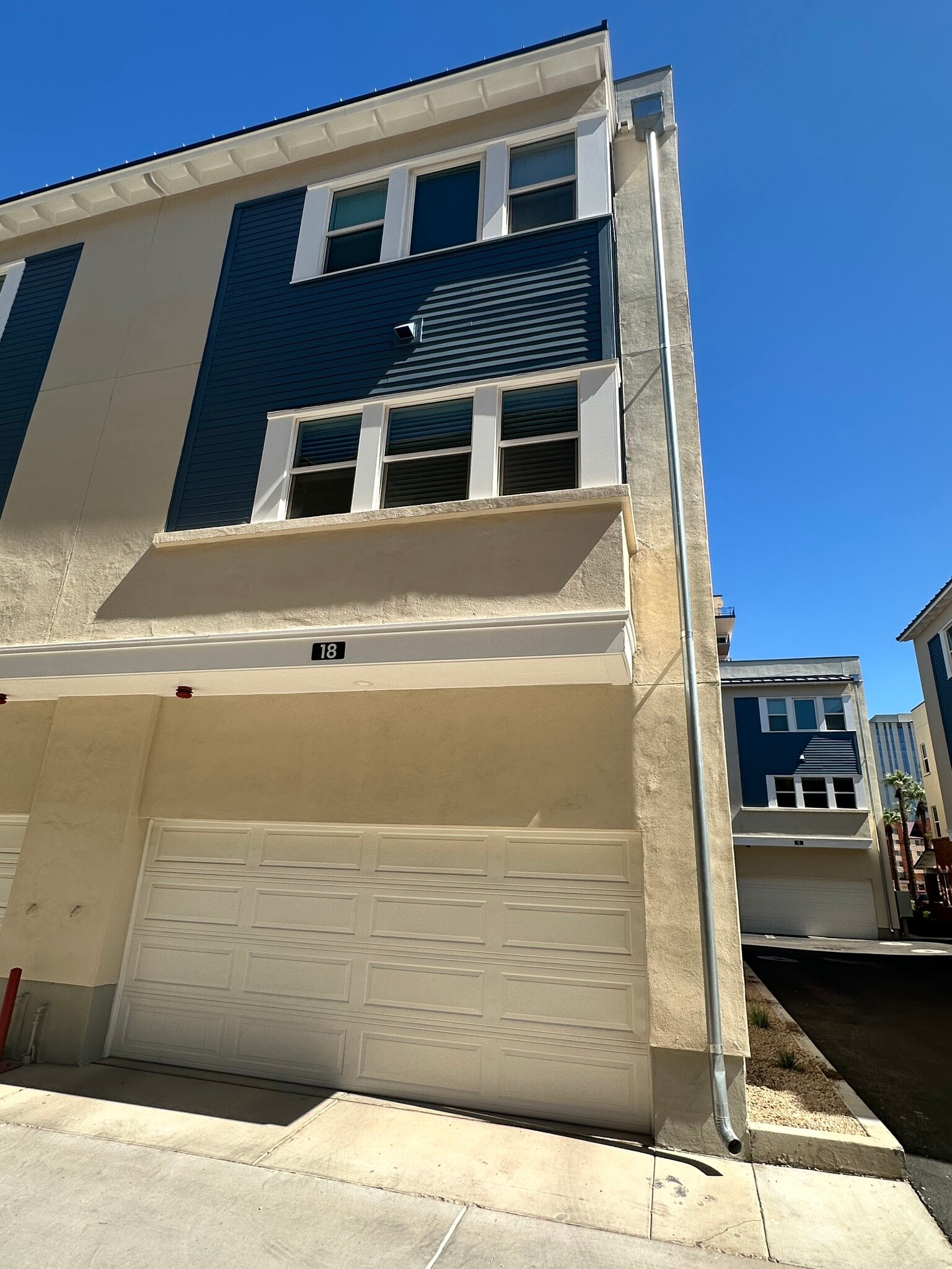 Building Photo - 808 N 4th Ave