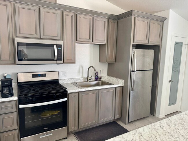 Building Photo - Three Bedroom Two Bath San Luis Home in Los Mezsquites