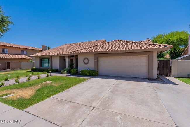 Building Photo - 1449 W Antiqua Dr