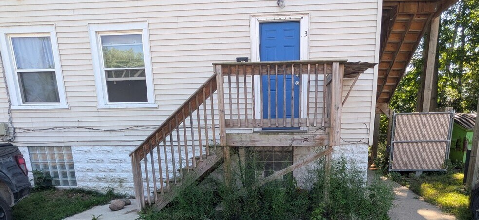 Building Photo - 1523 St Clair River Dr