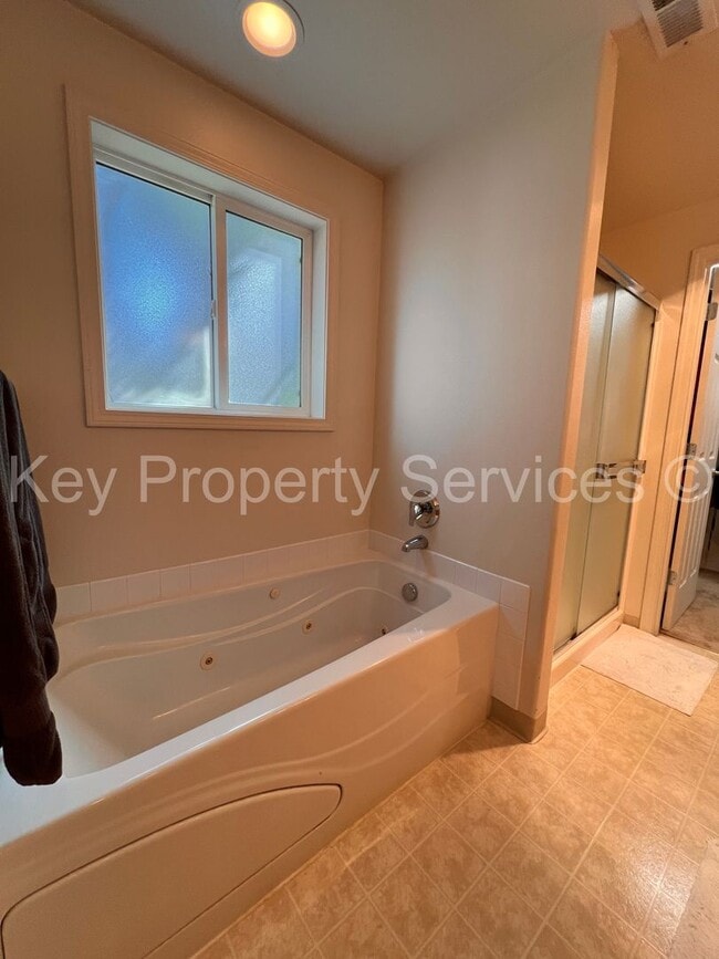 Building Photo - MOVE IN SPECIAL! HALF OFF! Spacious Felida...