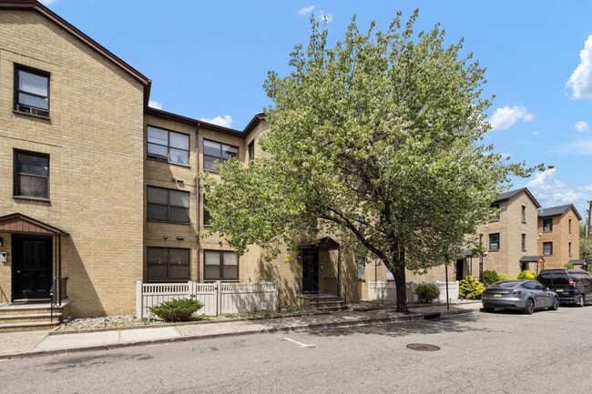 Building Photo - 6415 Liberty Ave