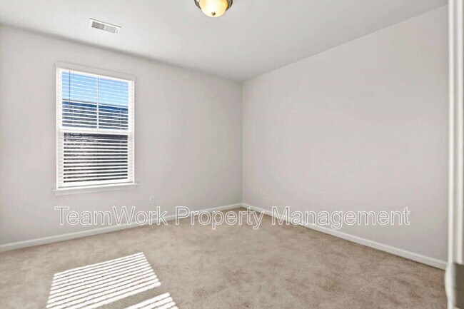 Building Photo - 454 Zenith Blvd