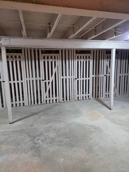 Building Photo - 210 E 13th St