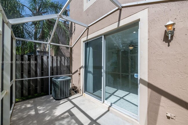 Building Photo - 1911 Madeira Dr