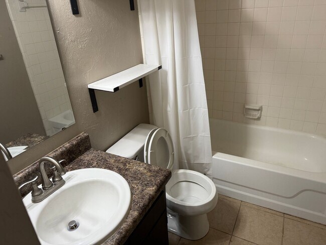 Building Photo - Fenced yard with NO CARPET in Melody Hills!