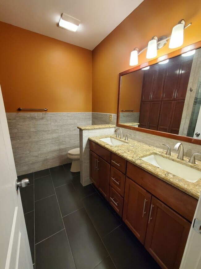 Building Photo - Stunning First-Floor Condo