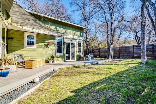Building Photo - 1203 Cometa St
