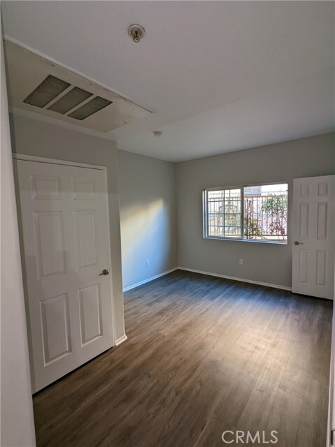 Building Photo - 1215 E San Antonio Dr