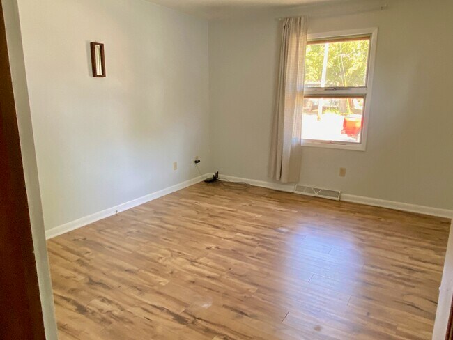 Building Photo - 1915 Highview Ct