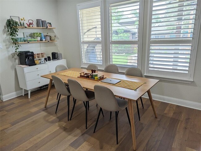 Building Photo - 10005 Ivalenes Hope Dr