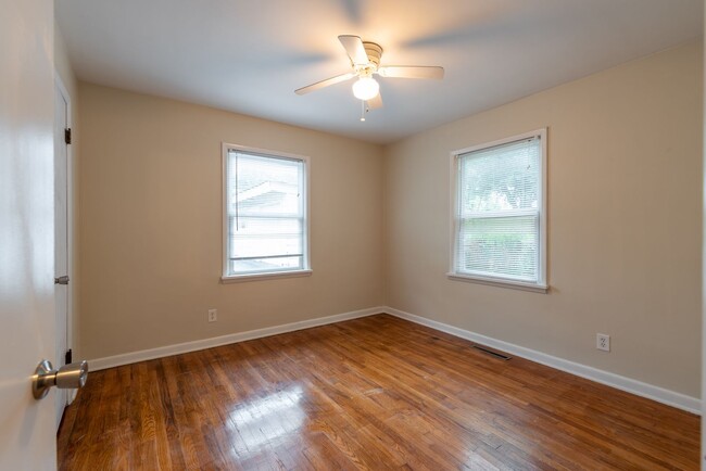Building Photo - Portland Duplex
