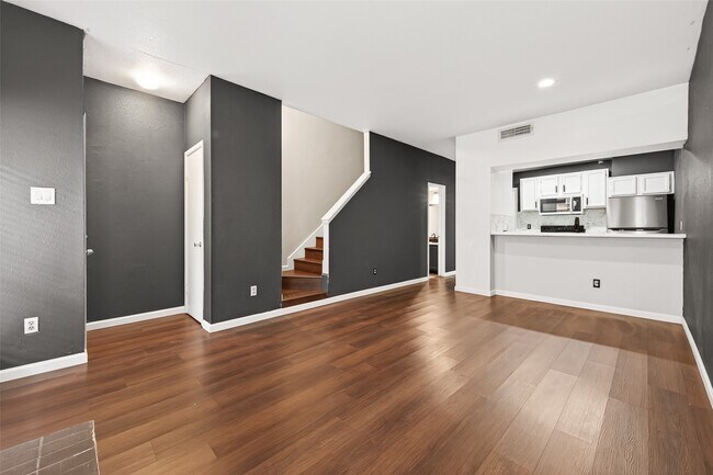 Building Photo - 1920 Augusta Dr