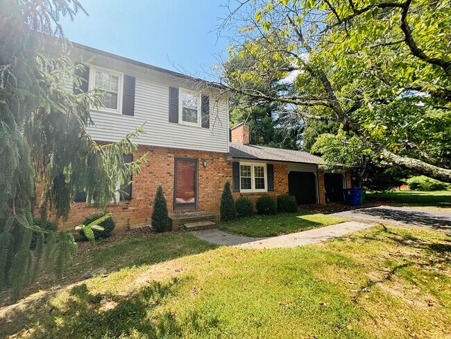 Building Photo - 401 Apperson Dr